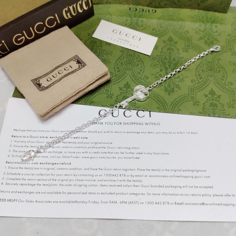 G*u*i bracelets